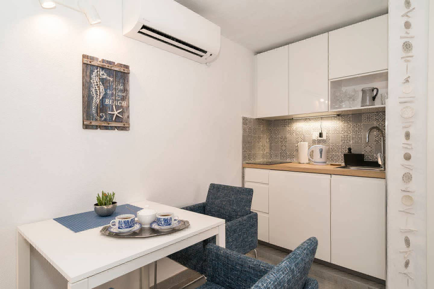Arco Dining Area