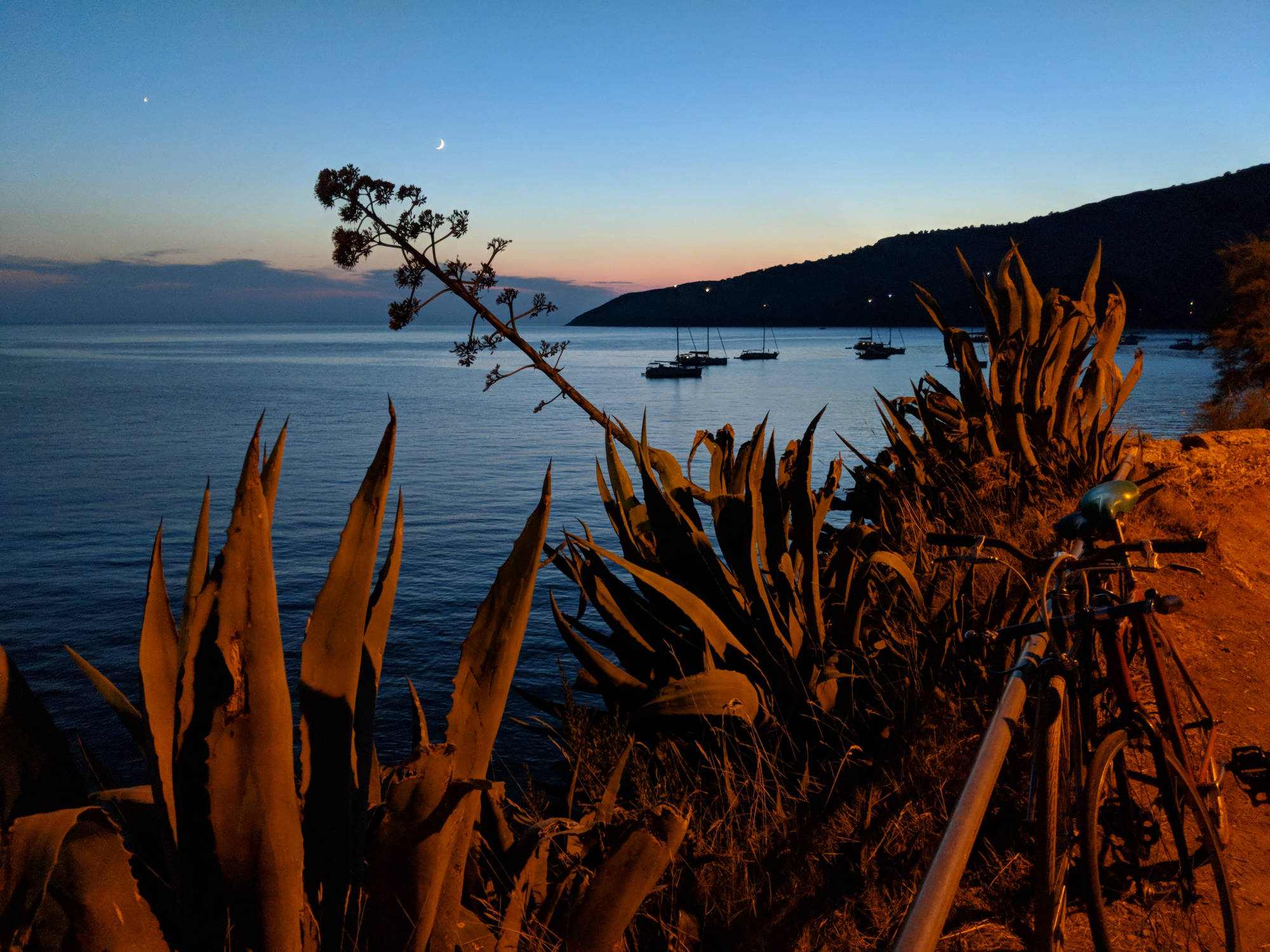 Komiza Kamenica Beach